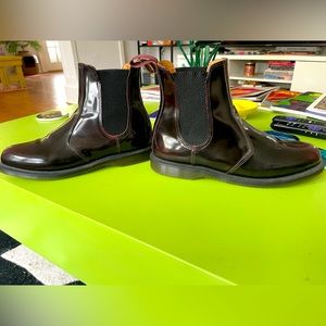 FLORA DOC MARTEN RUB OFF BURGANDY CHELSEA BOOTS